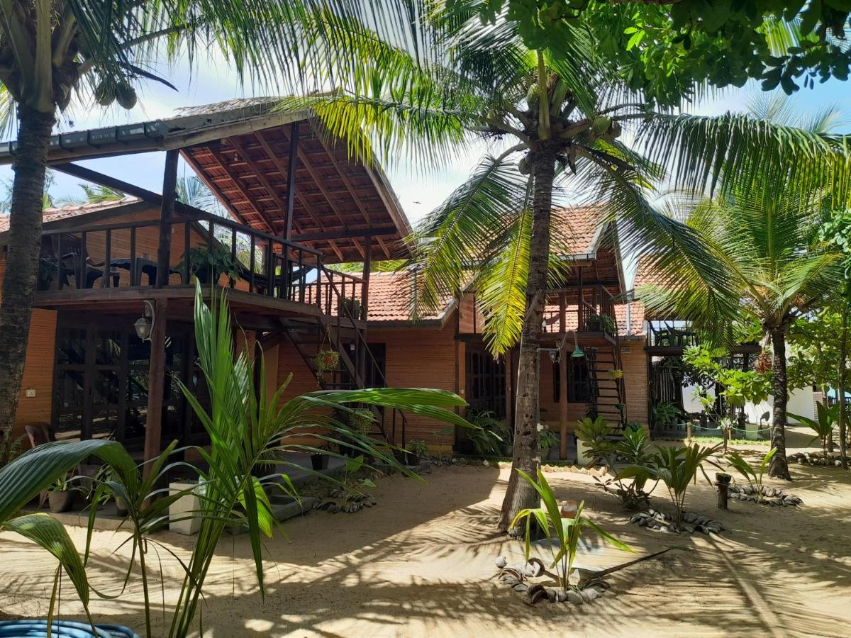 Golden Beach Chalets Arugam Bay Bagian luar foto