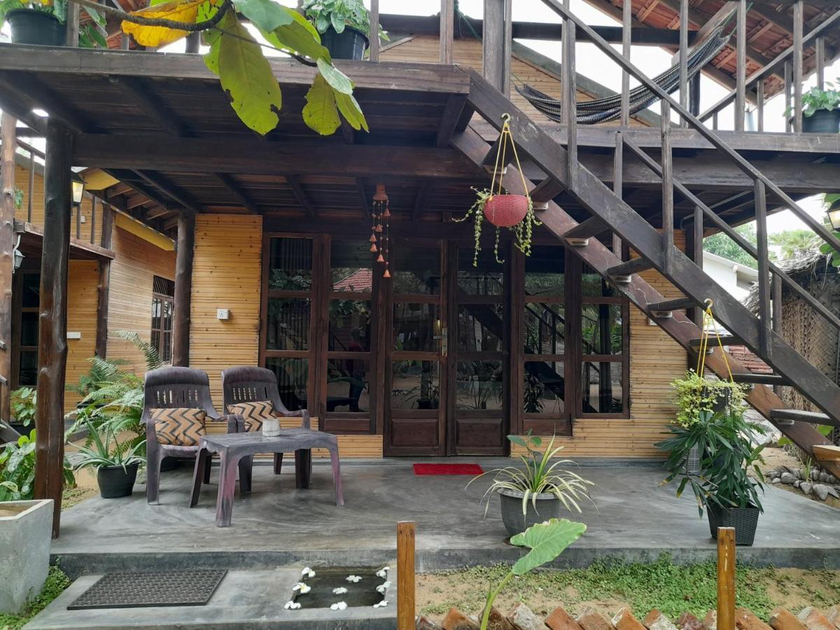Golden Beach Chalets Arugam Bay Bagian luar foto