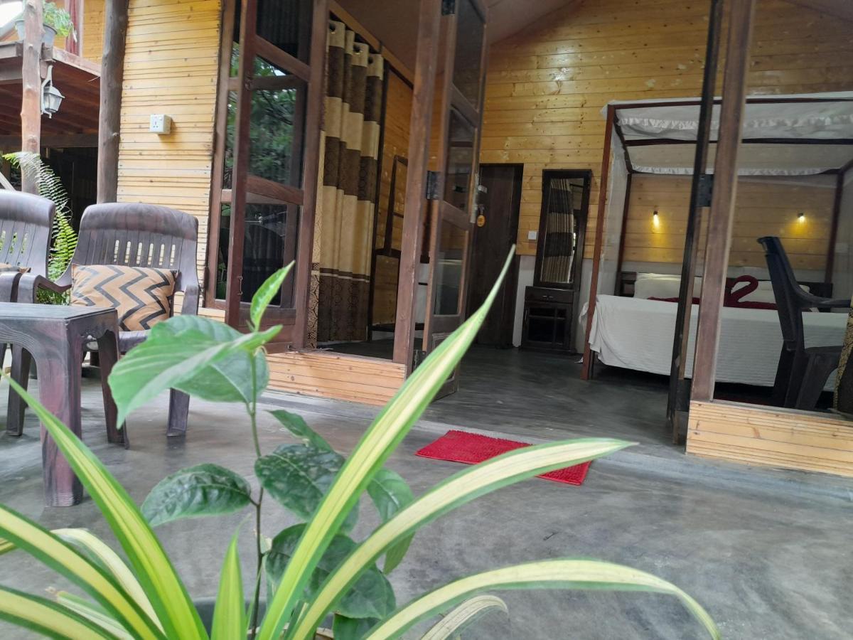 Golden Beach Chalets Arugam Bay Bagian luar foto