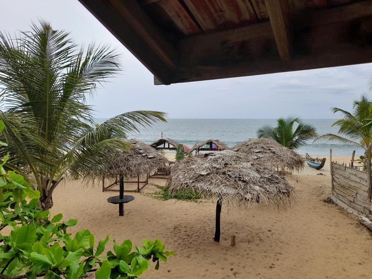 Golden Beach Chalets Arugam Bay Bagian luar foto