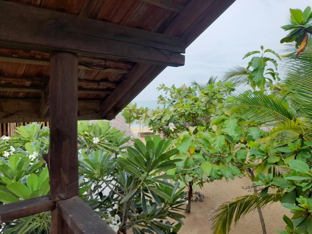 Golden Beach Chalets Arugam Bay Bagian luar foto