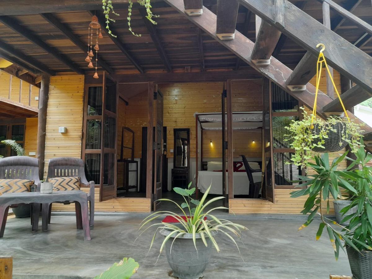 Golden Beach Chalets Arugam Bay Bagian luar foto