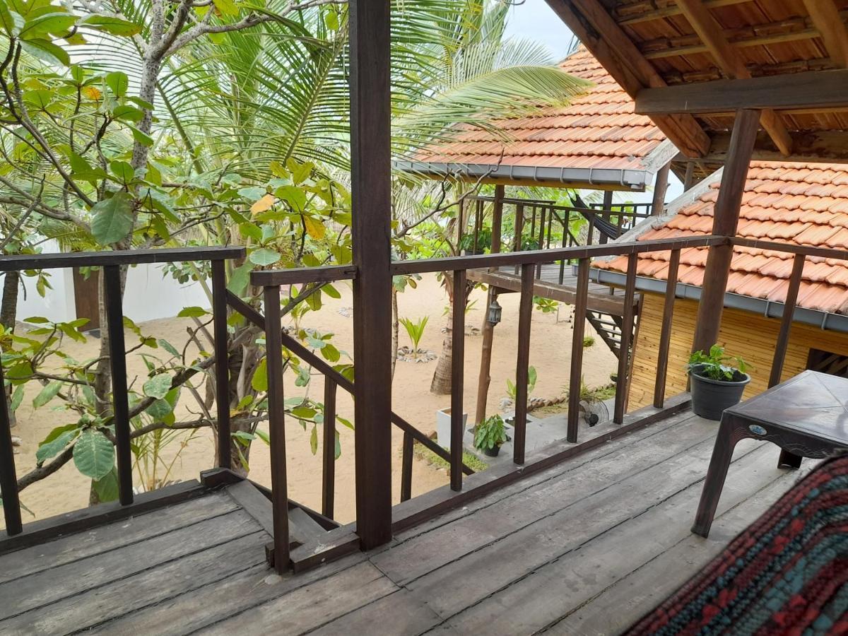 Golden Beach Chalets Arugam Bay Bagian luar foto