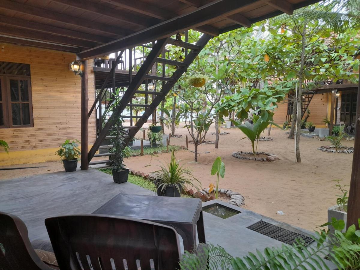 Golden Beach Chalets Arugam Bay Bagian luar foto