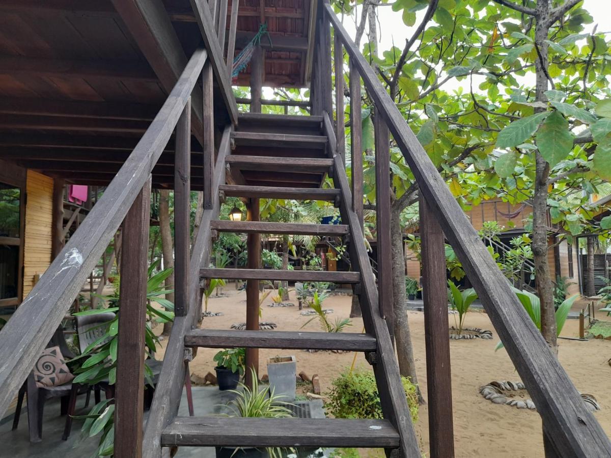 Golden Beach Chalets Arugam Bay Bagian luar foto