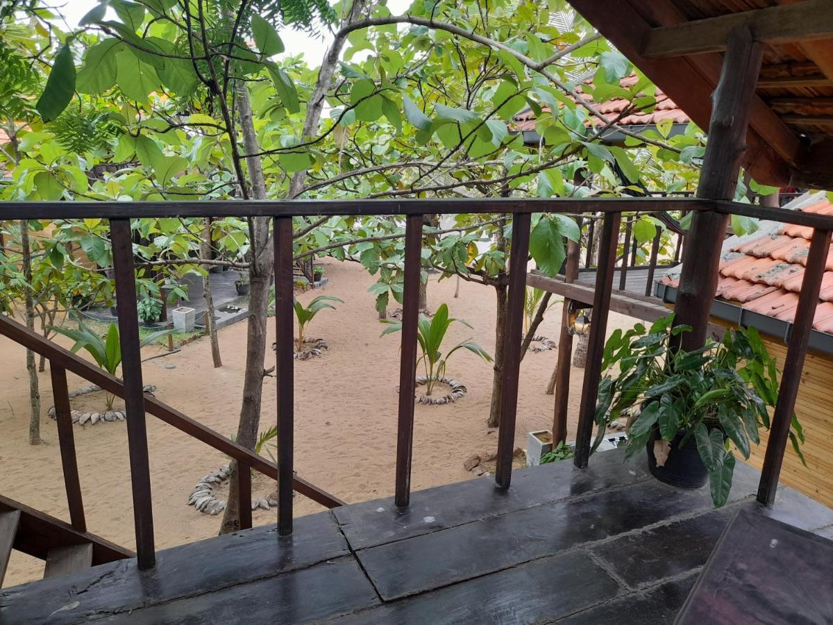 Golden Beach Chalets Arugam Bay Bagian luar foto