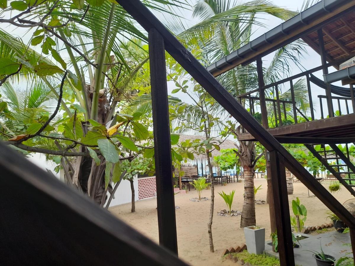 Golden Beach Chalets Arugam Bay Bagian luar foto