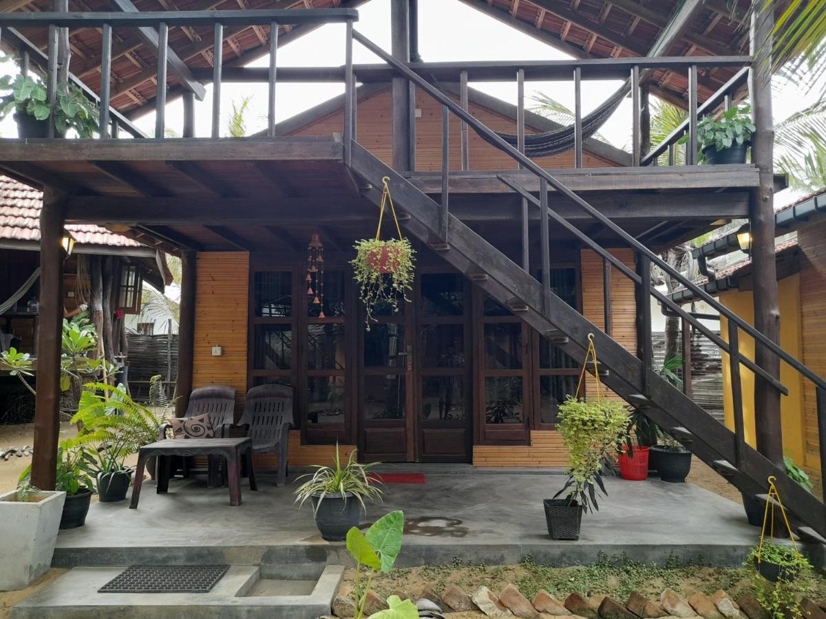 Golden Beach Chalets Arugam Bay Bagian luar foto