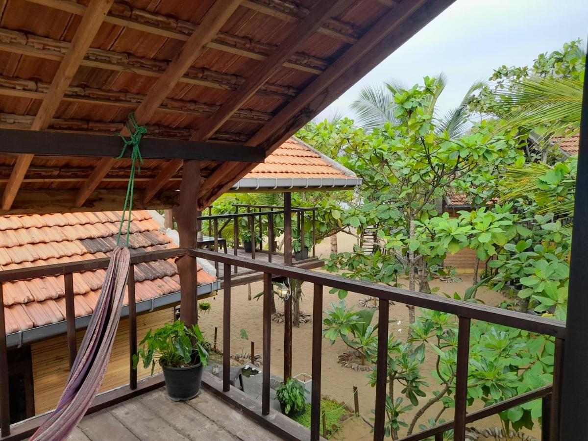 Golden Beach Chalets Arugam Bay Bagian luar foto