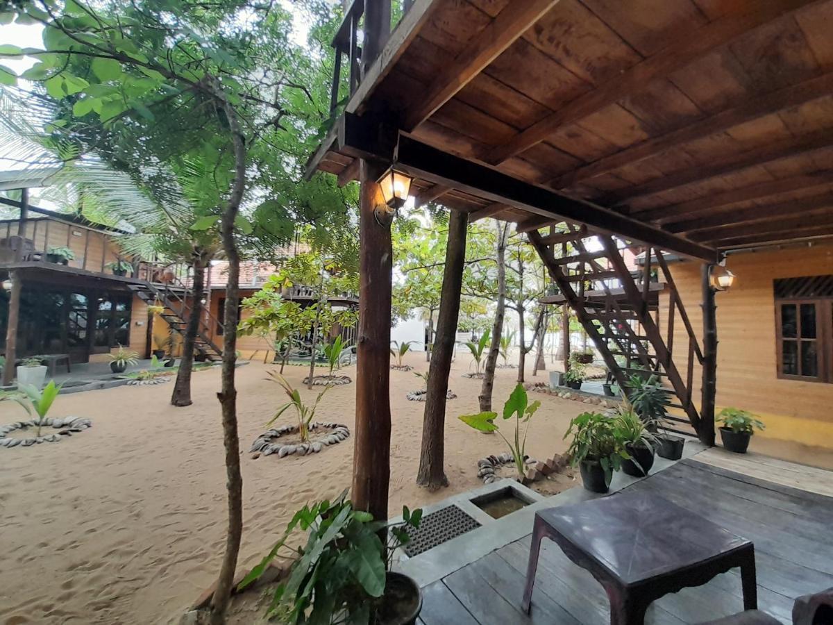 Golden Beach Chalets Arugam Bay Bagian luar foto