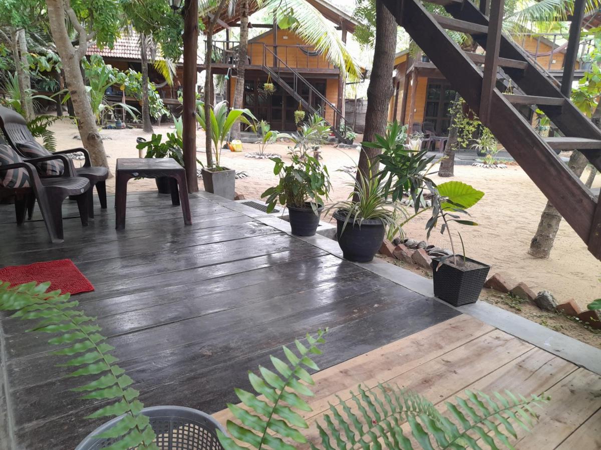 Golden Beach Chalets Arugam Bay Bagian luar foto