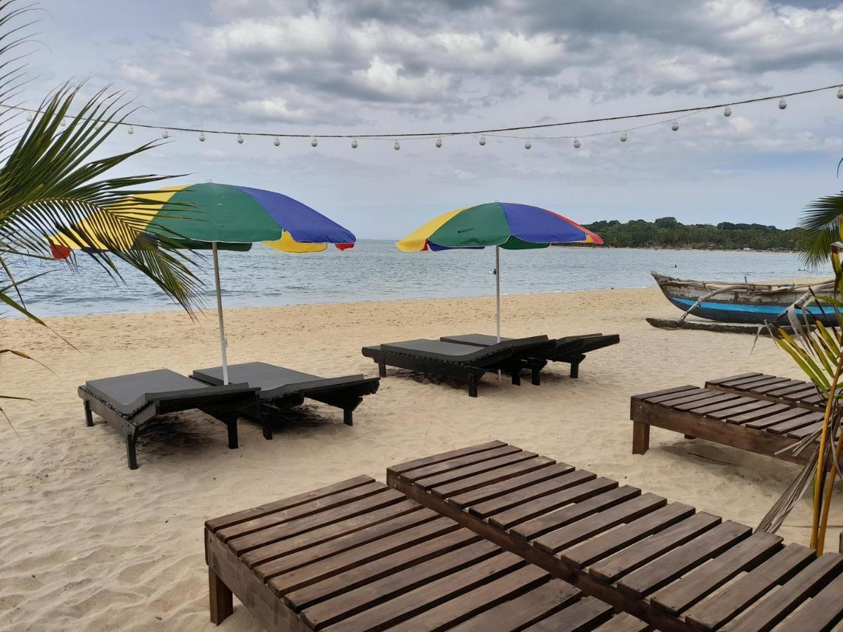 Golden Beach Chalets Arugam Bay Bagian luar foto