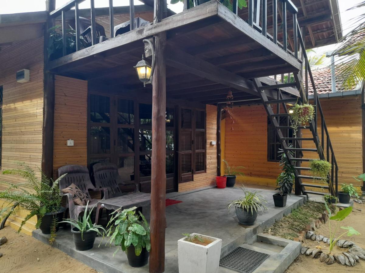 Golden Beach Chalets Arugam Bay Bagian luar foto