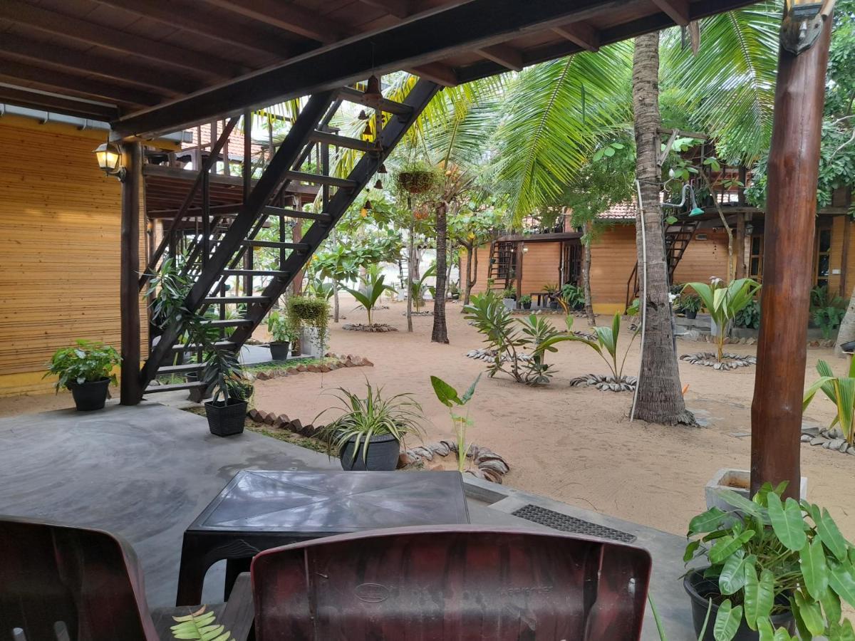 Golden Beach Chalets Arugam Bay Bagian luar foto