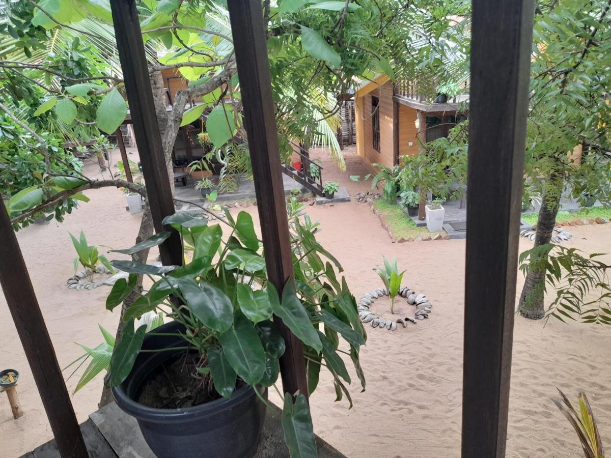 Golden Beach Chalets Arugam Bay Bagian luar foto