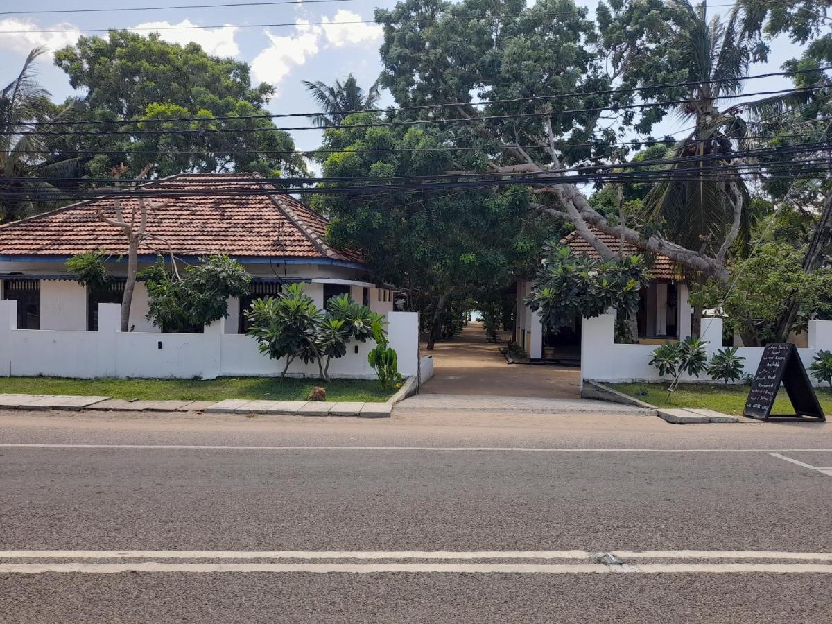 Golden Beach Chalets Arugam Bay Bagian luar foto