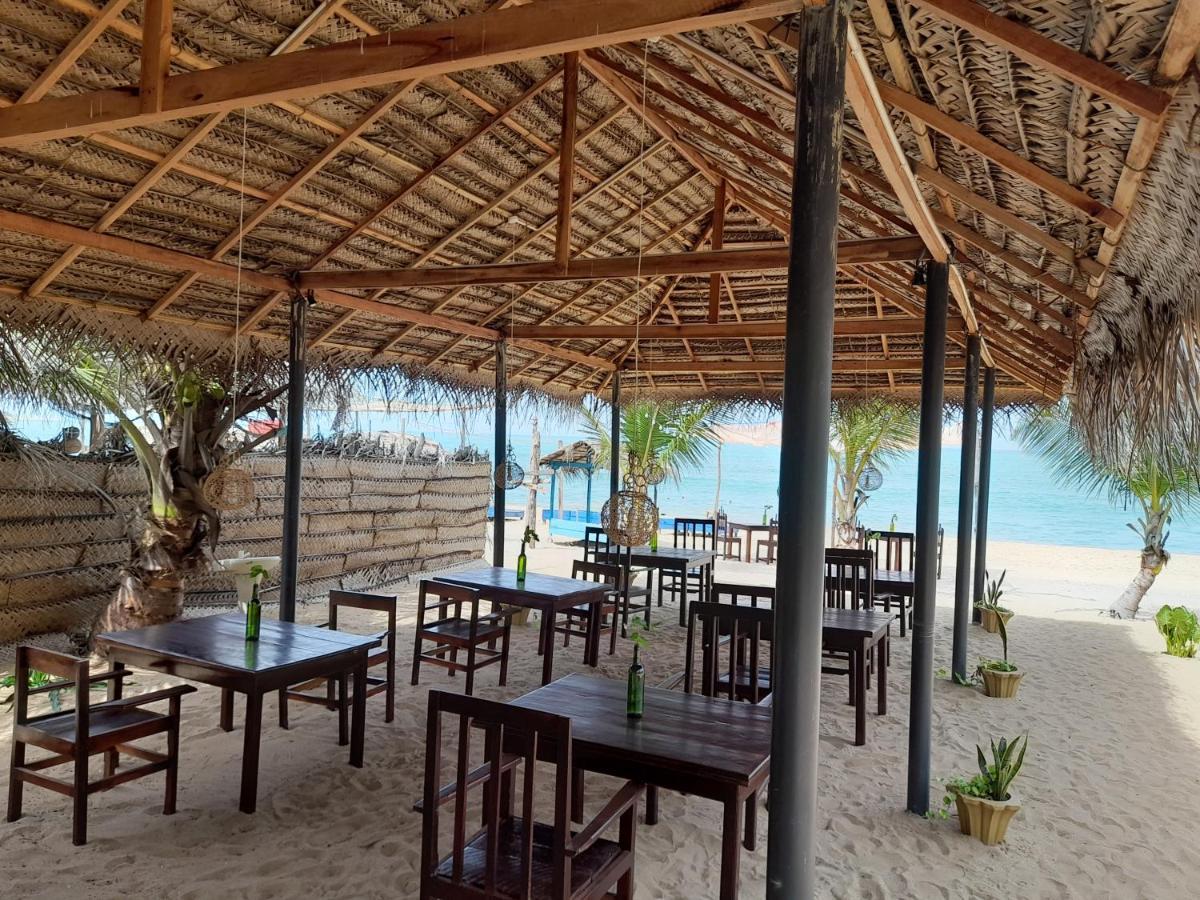 Golden Beach Chalets Arugam Bay Bagian luar foto