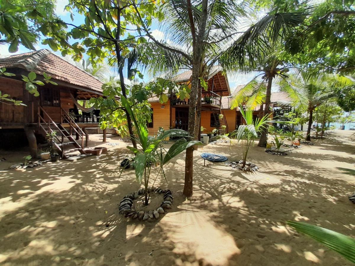 Golden Beach Chalets Arugam Bay Bagian luar foto