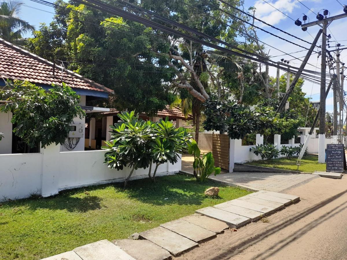 Golden Beach Chalets Arugam Bay Bagian luar foto