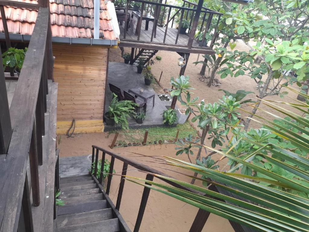 Golden Beach Chalets Arugam Bay Bagian luar foto