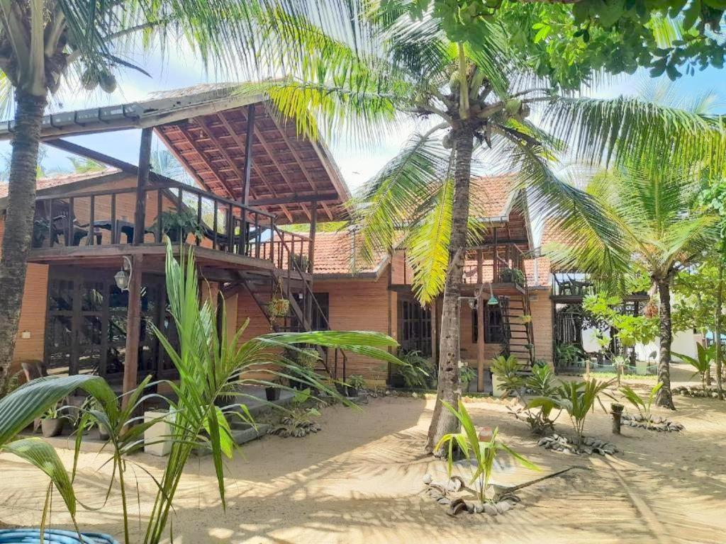 Golden Beach Chalets Arugam Bay Bagian luar foto